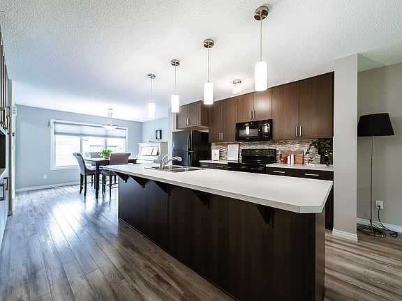 4th image of 3211 Cherry Cres SW