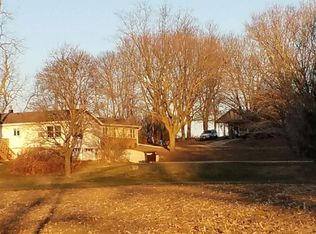 2880 E Mill Rd, Dakota, IL 61018