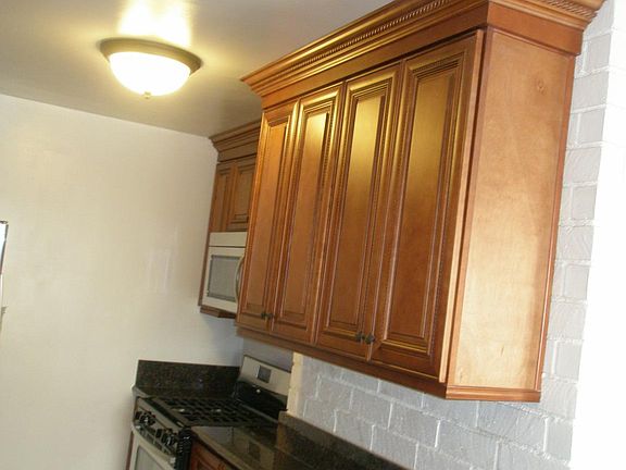 3rd image of 1166 Amherst Ave APT 8