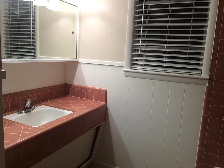 Hall Bathroom.