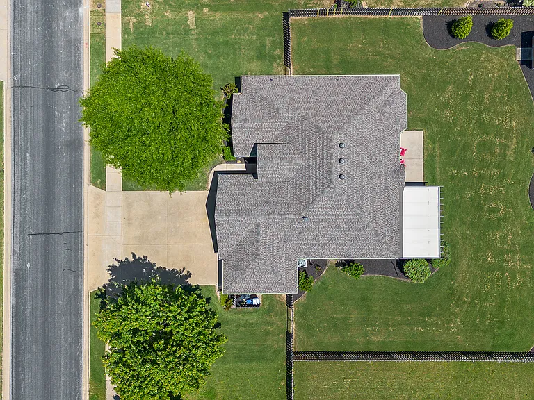 3802 NE Oaktrace Ave — Photo 4
