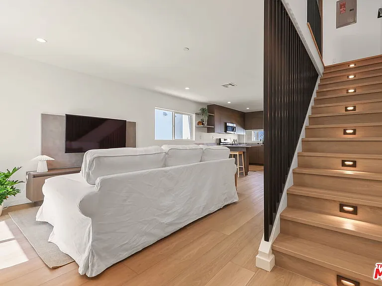 623 N Mariposa Ave — Photo 5