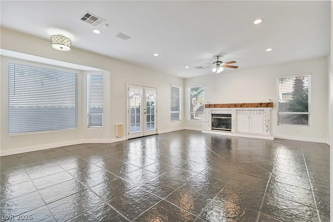 4 bed, 4.0 bath, 2514 sqft, $3,195 — Photo 4