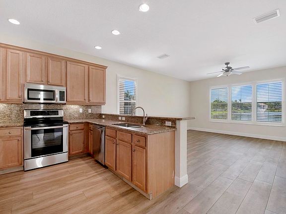 4th image of 8895 Chestnut Ridge Way