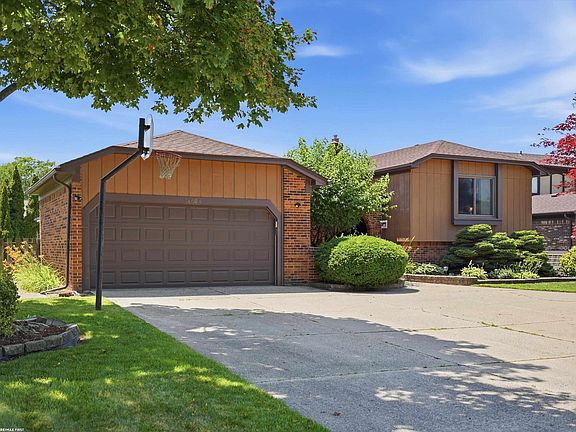 4th image of 14604 Lakeshore Dr