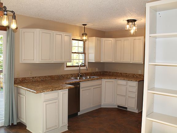 2nd image of 611 Sourdough St