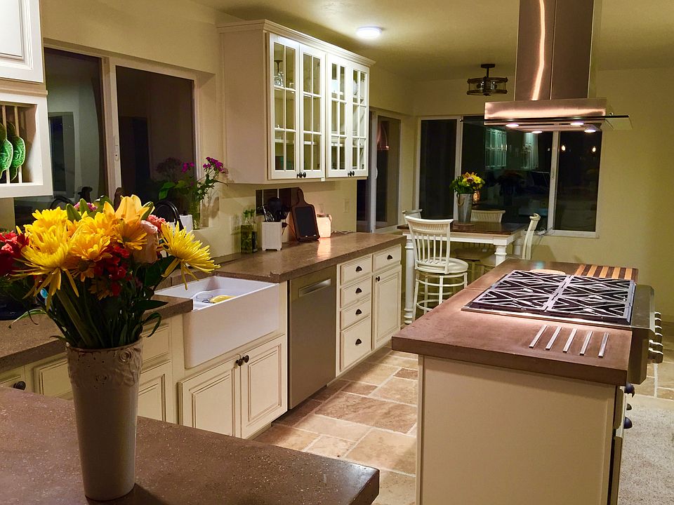 Gourmet Kitchen, farm sink