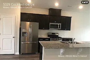 Spacious 3-bedroom, 3.5-bathroom townhome- ready soon! — Photo 3