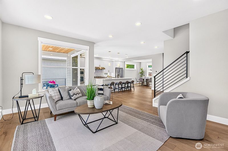 4th image of 17051 8th Avenue NE