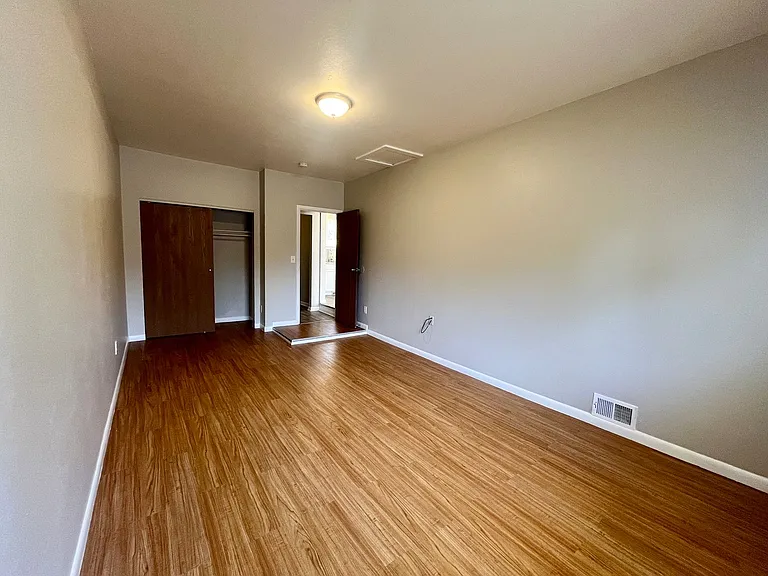 ** Move in Special** Spacious 3 bedroom, 1 bath Lakewood duplex with fenced in backyard available! — Photo 9