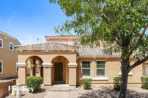 2226 S Buckaroo Trl Photo 1
