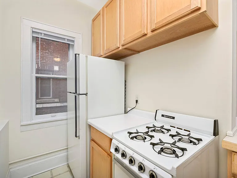 2871 Irving — Photo 7