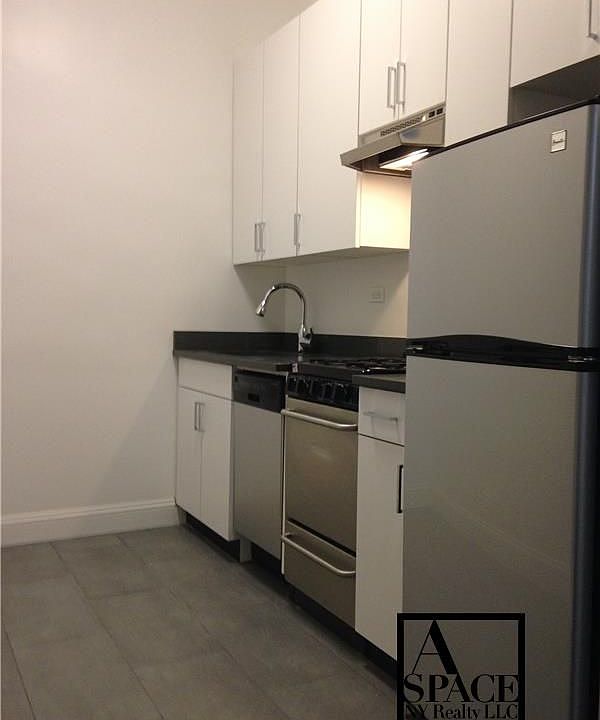 1st image of 131 Bank St APT 3