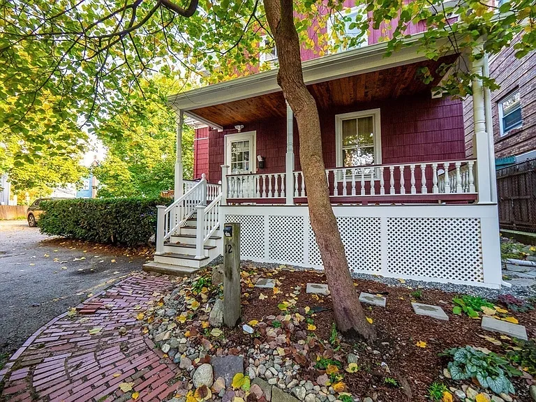 12 Adella Pl — Photo 41