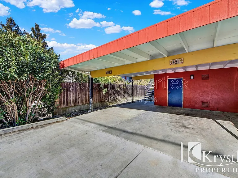 451 E L St — Photo 17