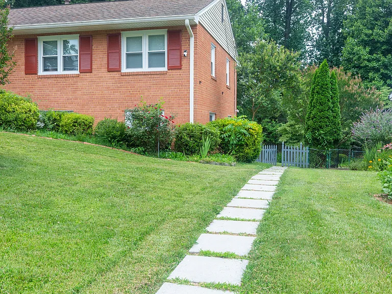 Fairwood Ln — Photo 41