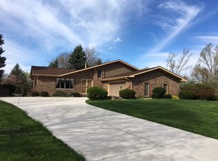852 Swiss Ct, Valparaiso, IN 46383