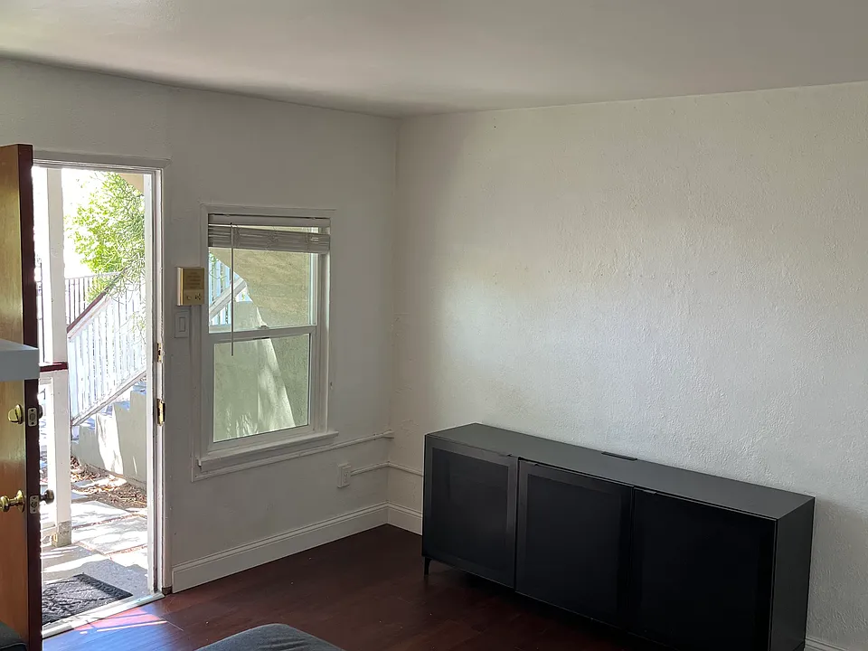 2341 W Avenue 31 #6