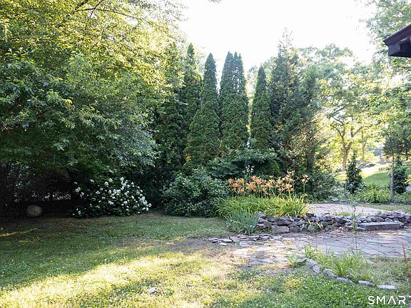 4th image of 79 Wesley Avenue