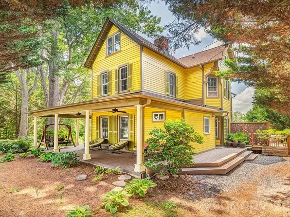 42 Church St, Weaverville, NC 28787