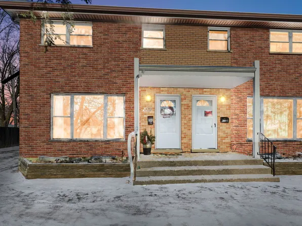 200 Linn Ct APT D, North Aurora, IL 60542