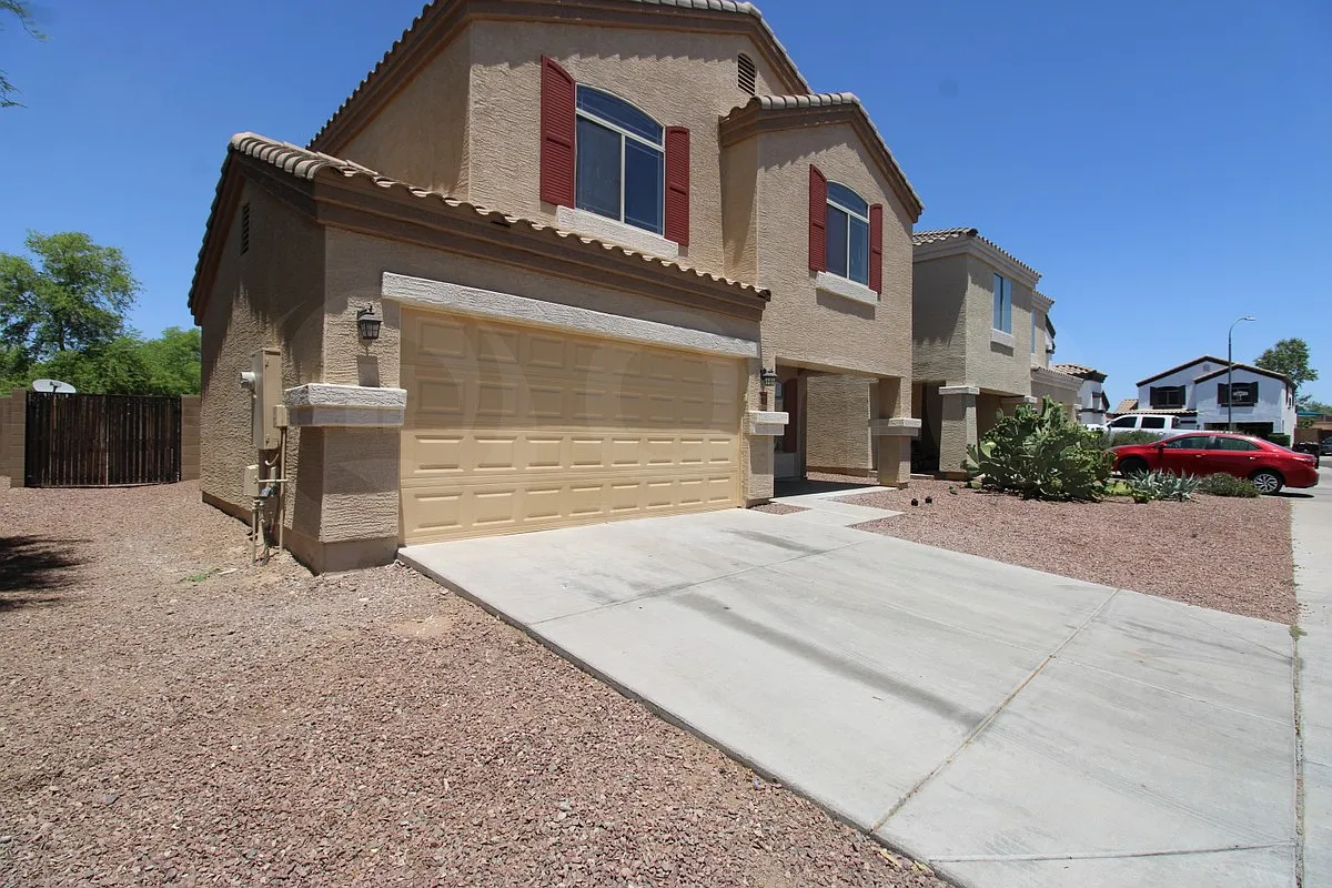 4 bed, 3.0 bath, 2221 sqft, $2,599 — Photo 3