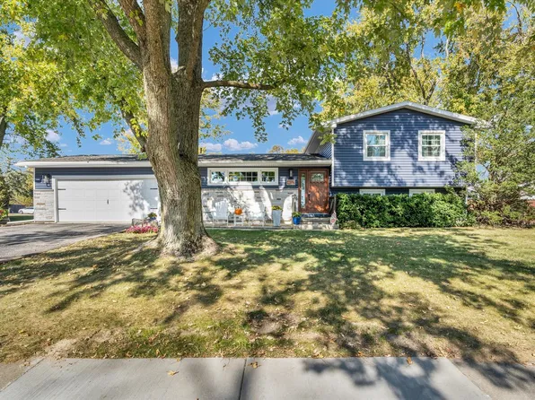 402 E Evergreen Dr, Saint Joseph, IL 61873