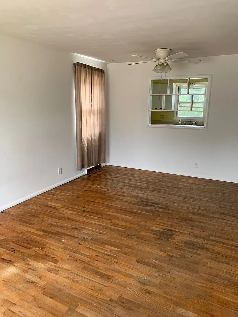 3 Bedroom, 1 Bath House for Rent — Photo 4