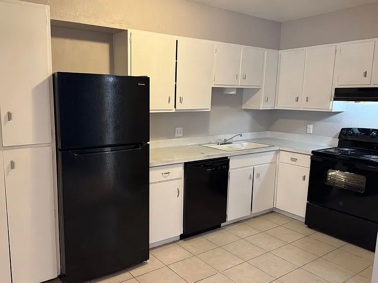 5808 S Alameda St — Photo 12