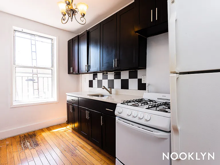 238 Irving Ave #3R — Photo 1