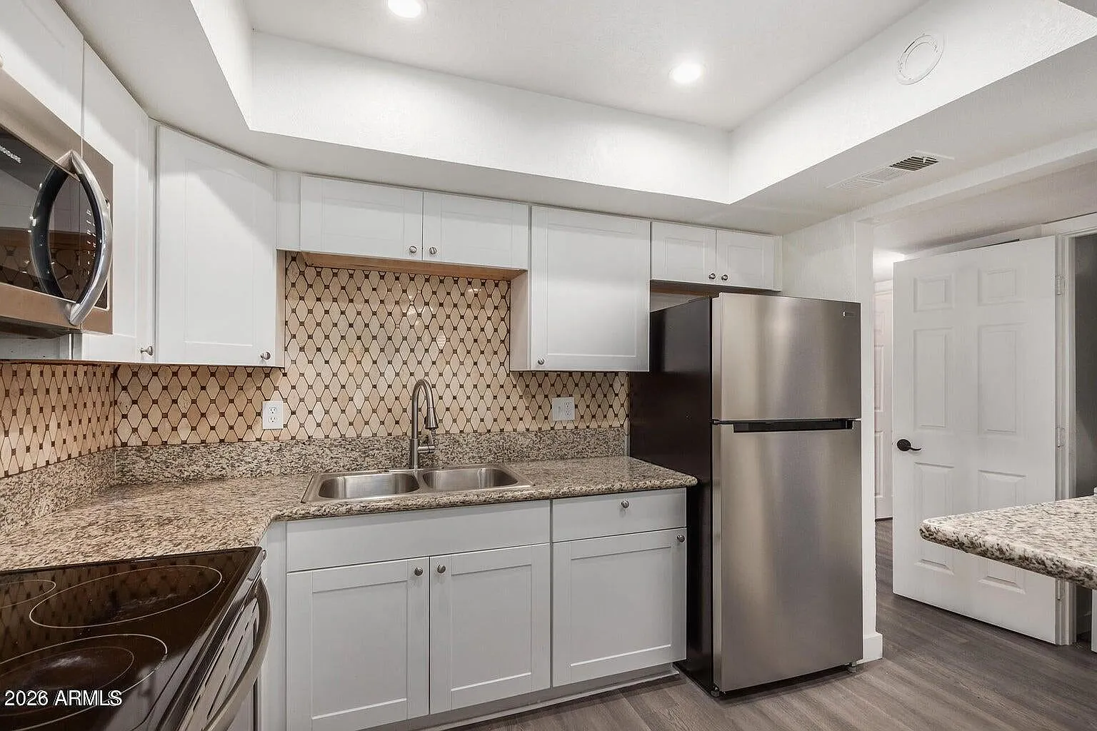 3 bed, 836 sqft, $1,400 — Photo 3