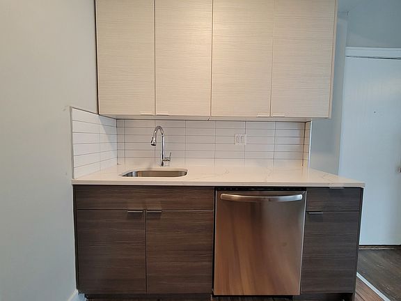 5th image of 641 W Roscoe St APT V3