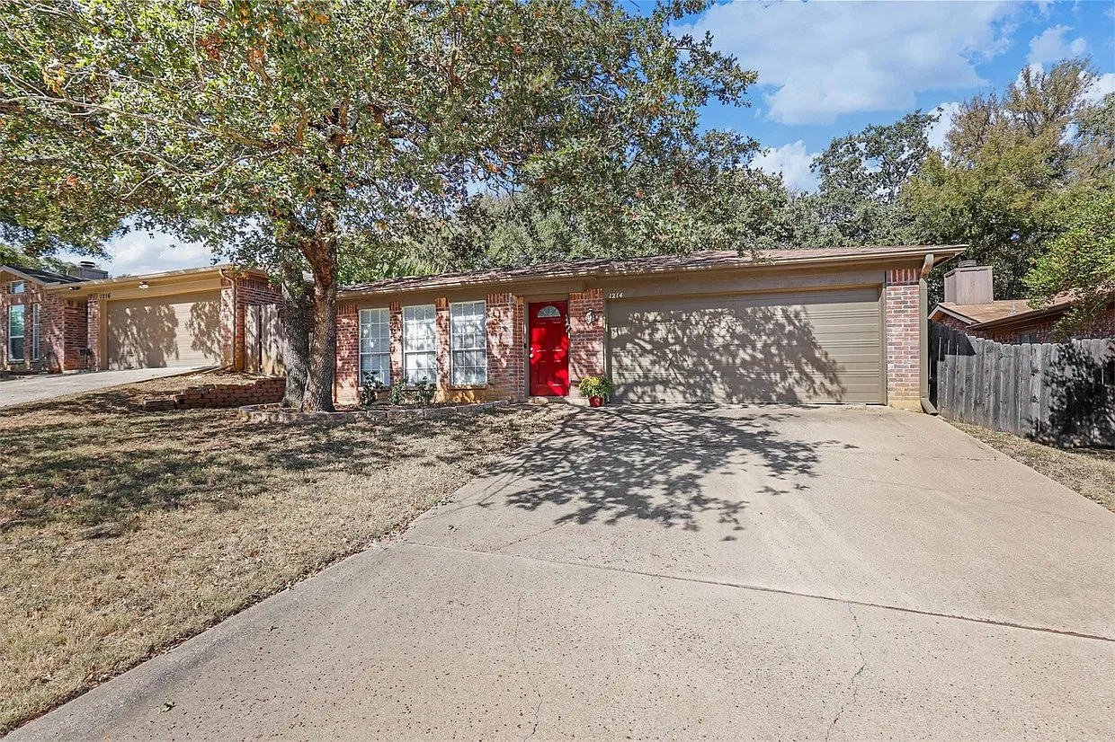 3 bed, 1180 sqft, $2,300 — Photo 2