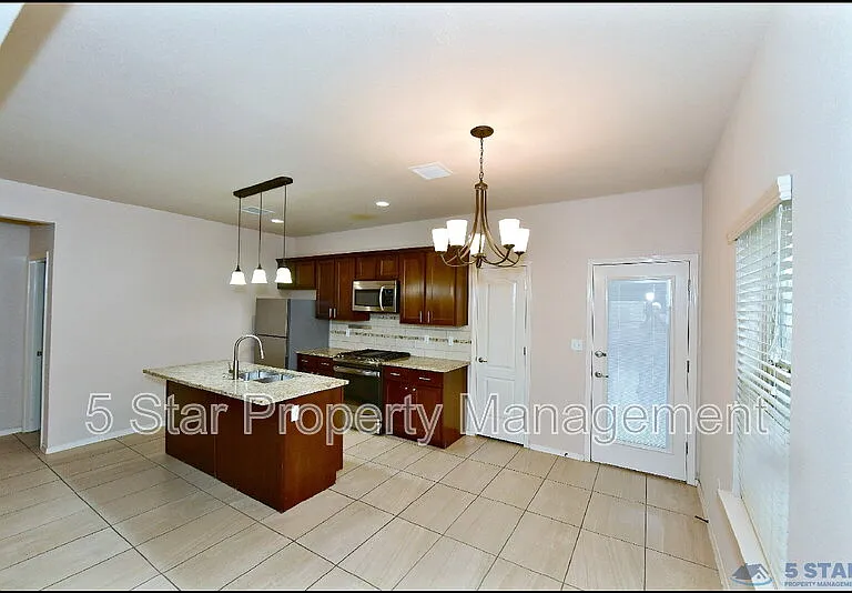 1908 William Caples St — Photo 11