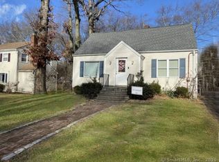 376 Dexter Dr, Bridgeport, CT 06606