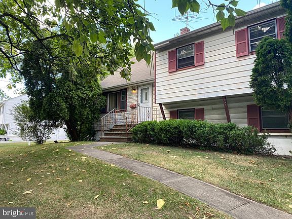 2nd image of 1723 Clinton Ave