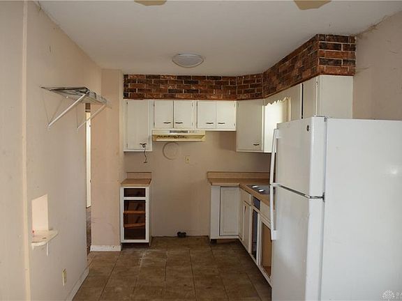 4th image of 202 Simmons Ave