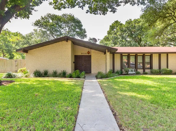 908 Vogel Dr, Lockhart, TX 78644