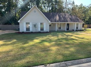 911 Mountain Crest Dr, Jackson, MS 39272
