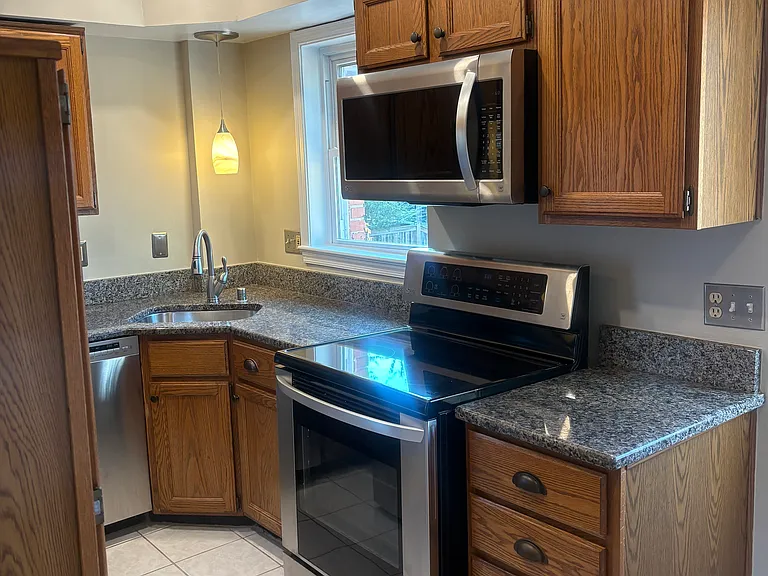 534 E Luray Ave — Photo 5