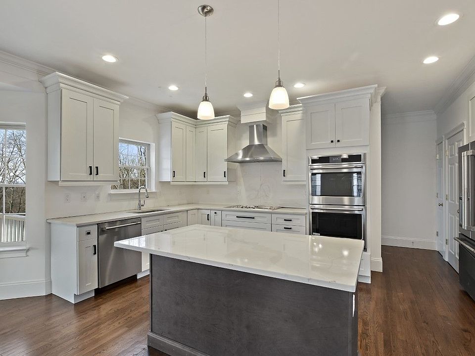 42 Columbus kitchen.jpg