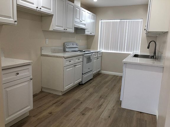 4th image of 325 W Lexington Dr APT 2
