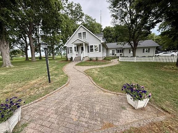 2nd image of 6256 Crooked Ln