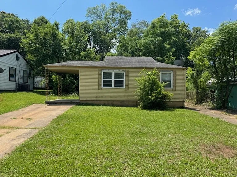 1845 Henry Crumpton Dr — Photo 1