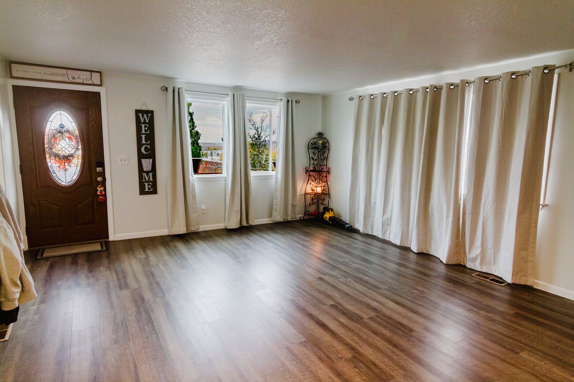 next background image