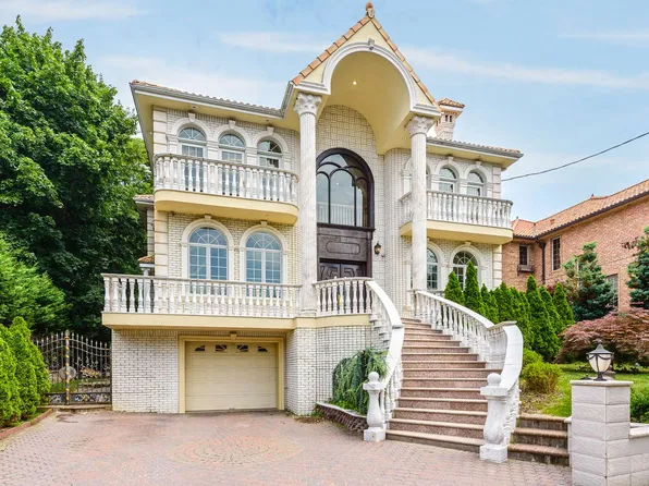 252-42 Brattle Avenue image 1 of 34