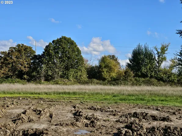 608 N James St #31, Silverton, OR 97381