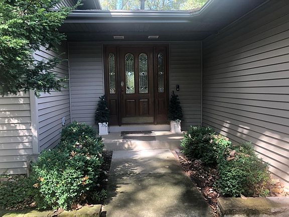 2nd image of 29W140 Old Farm Ln