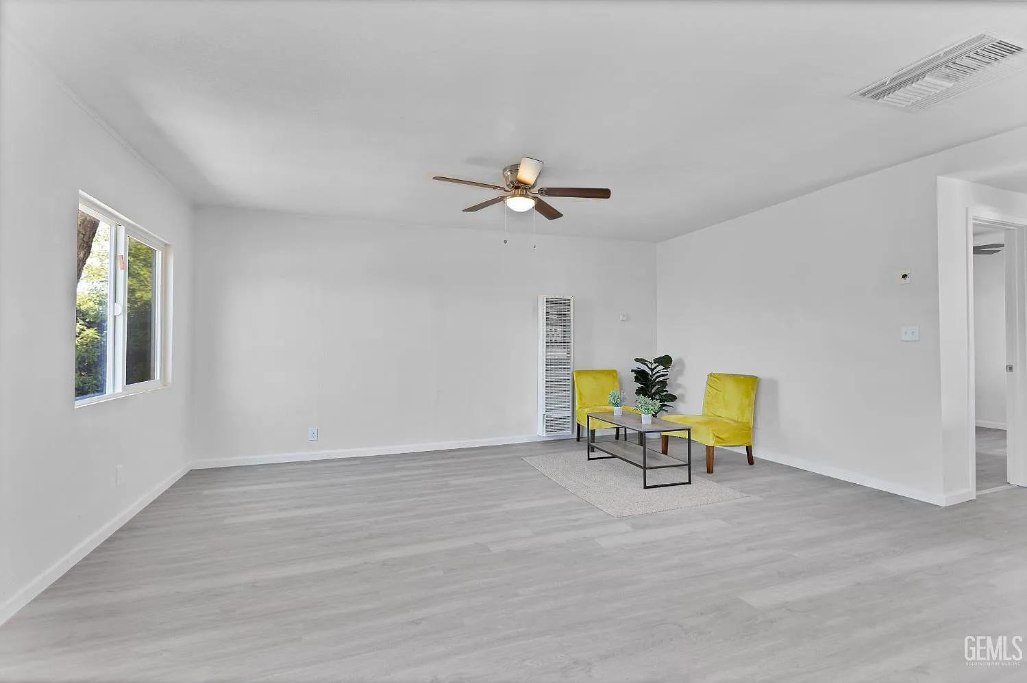 131 Oak St photo 1