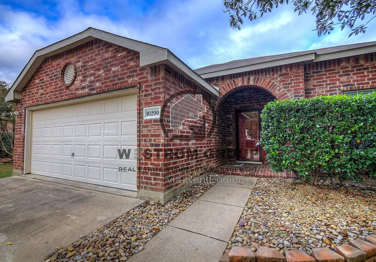4 bed, 2.0 bath, 1850 sqft, $2,295 — Photo 1